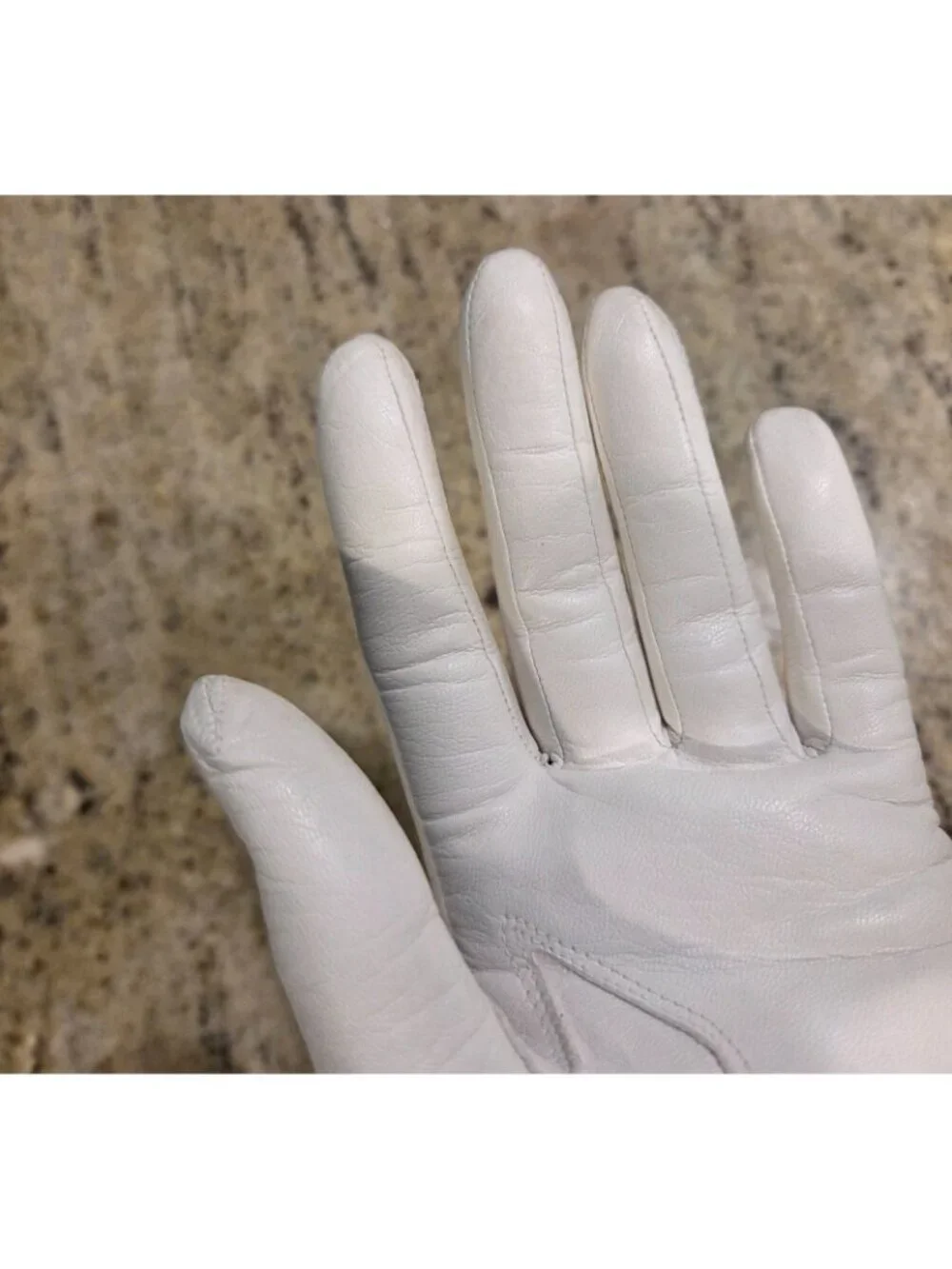 Vintage Womens Size 6.5 S/M White Soft Leather Formal Silk Lined Gloves